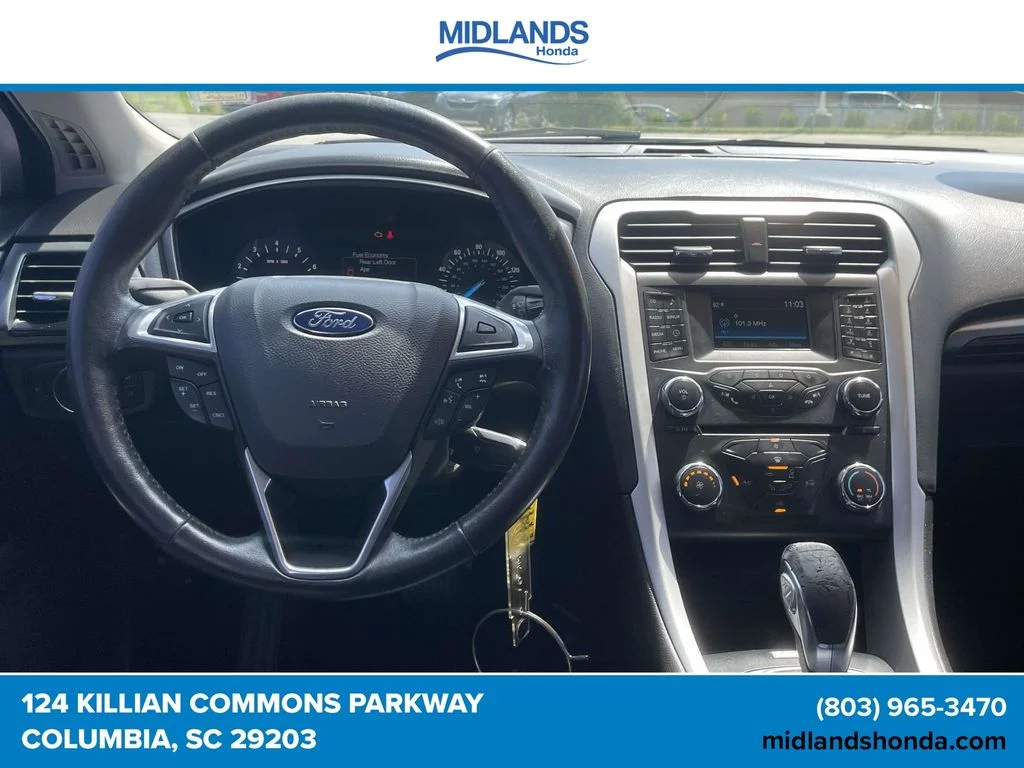 Used 2016 White Platinum Clearcoat Metallic Ford SE image 11