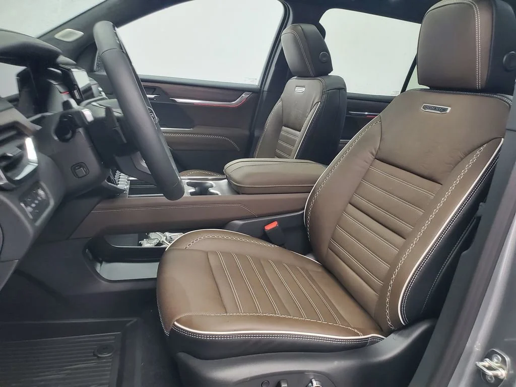 2026 GMC Acadia Denali Ultimate - Photo 7
