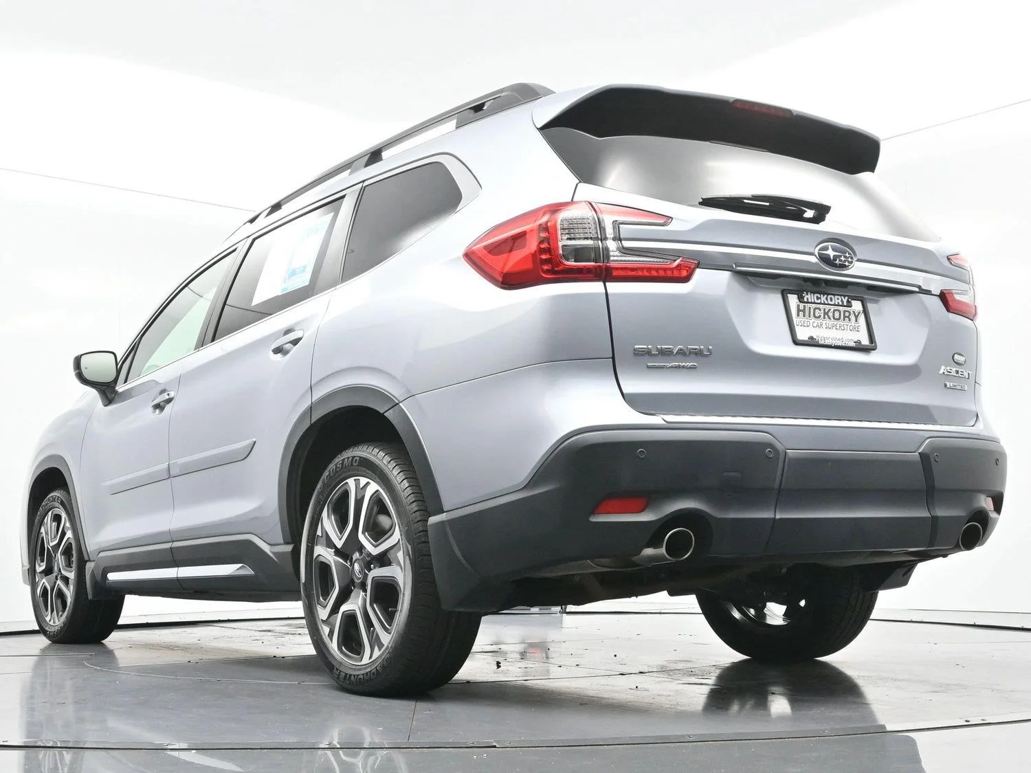 Used 2024 Ice Silver Metallic Subaru Limited image 55