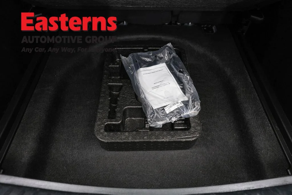 Used 2024  Jeep Latitude image 21