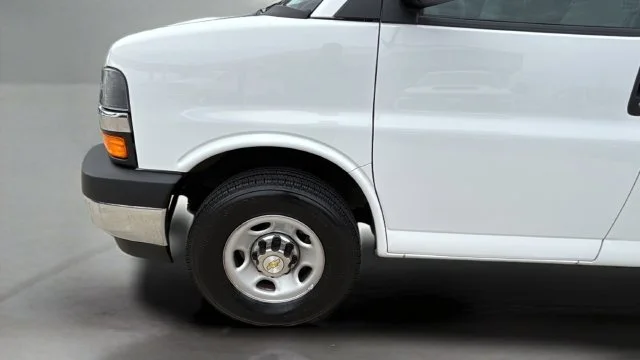 Used 2024 White Chevrolet LT image 29