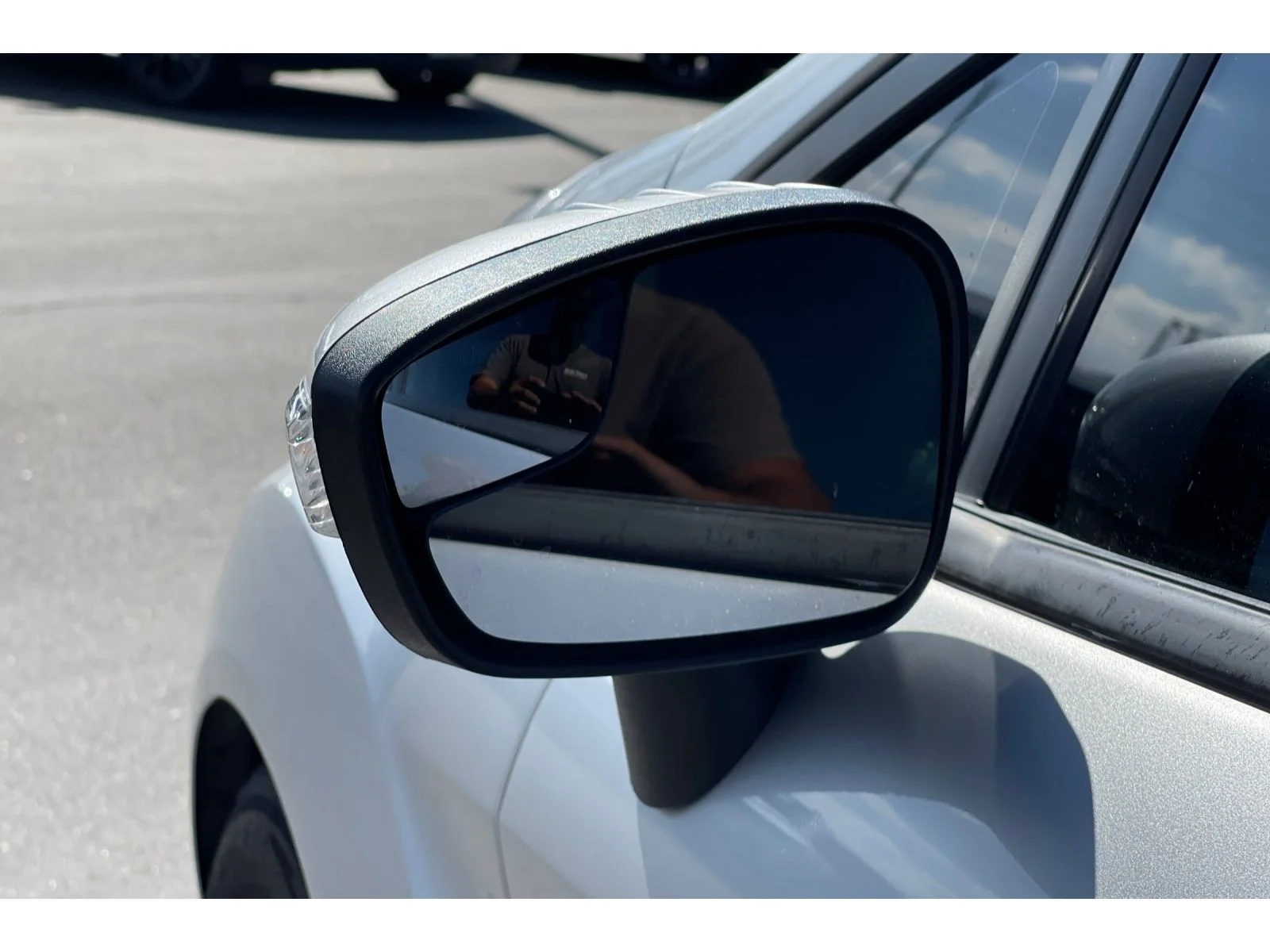 Used 2014 Ingot Silver Metallic Ford SE image 12