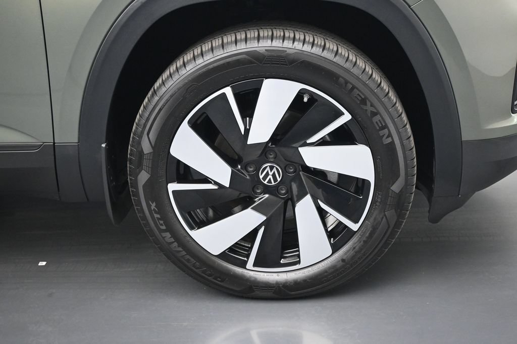 Used 2026 Green Volkswagen SE w/Technology image 24