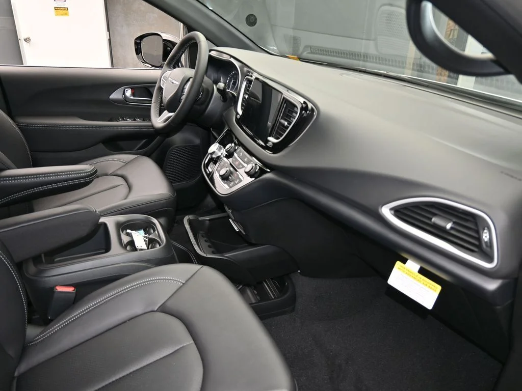 2026 Chrysler Voyager LX - Photo 40