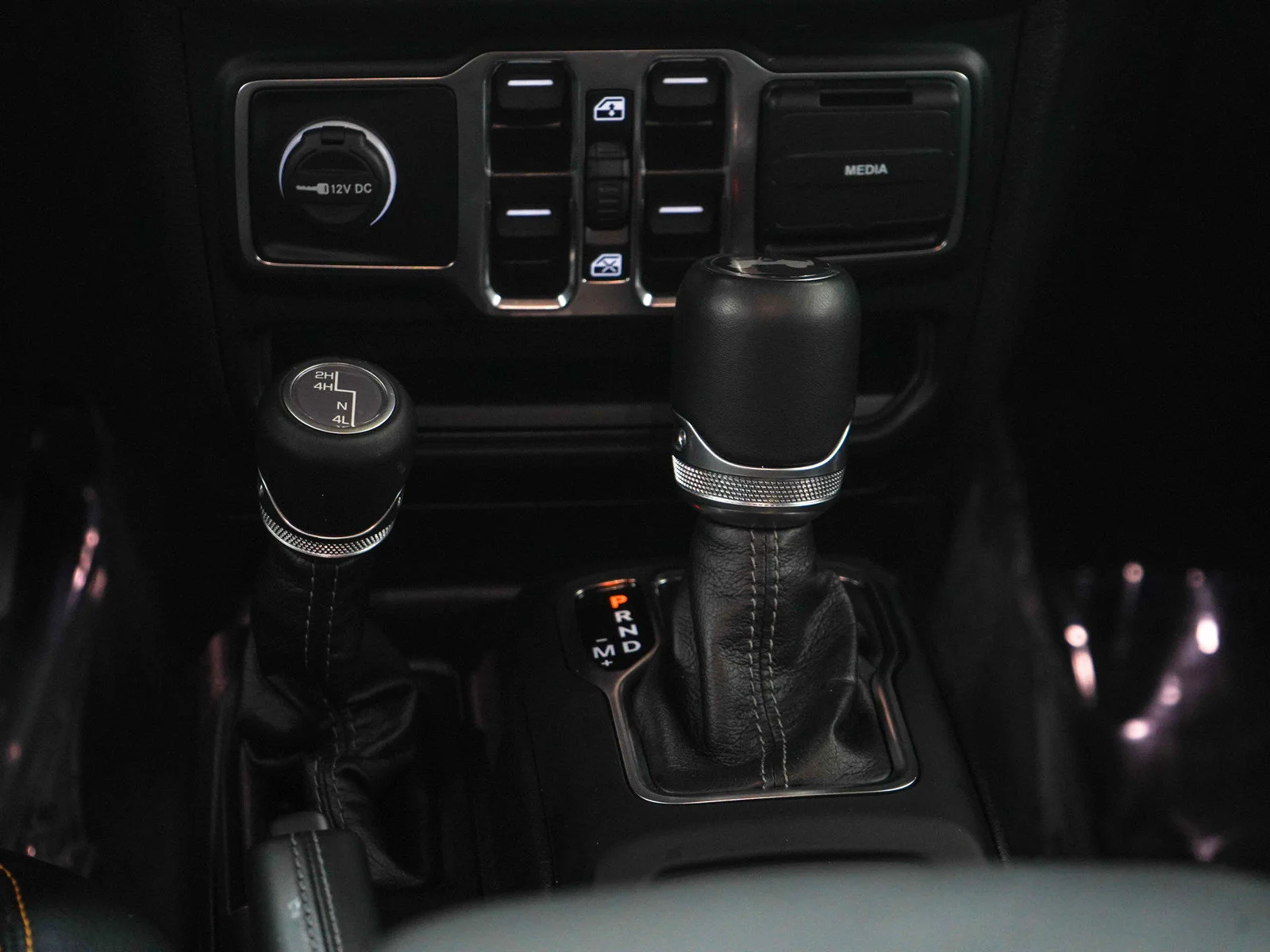 Used 2024 Bright White Clearcoat Jeep Sahara image 19