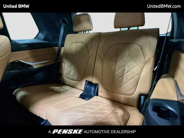 New 2027 Manhattan Green Metallic BMW X7 40i image 14