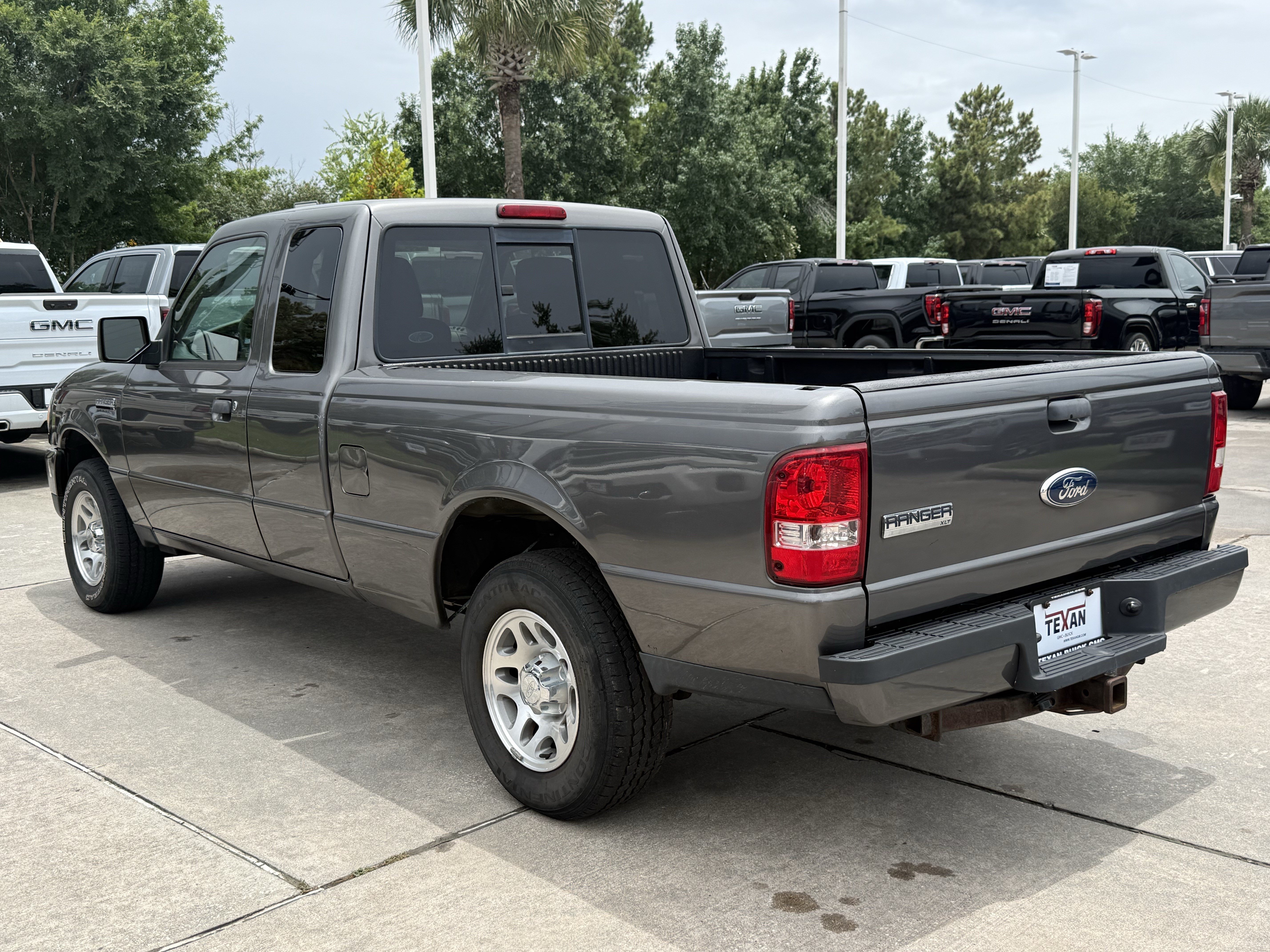 Used 2011 Dark Shadow Gray Metallic Ford XLT image 6