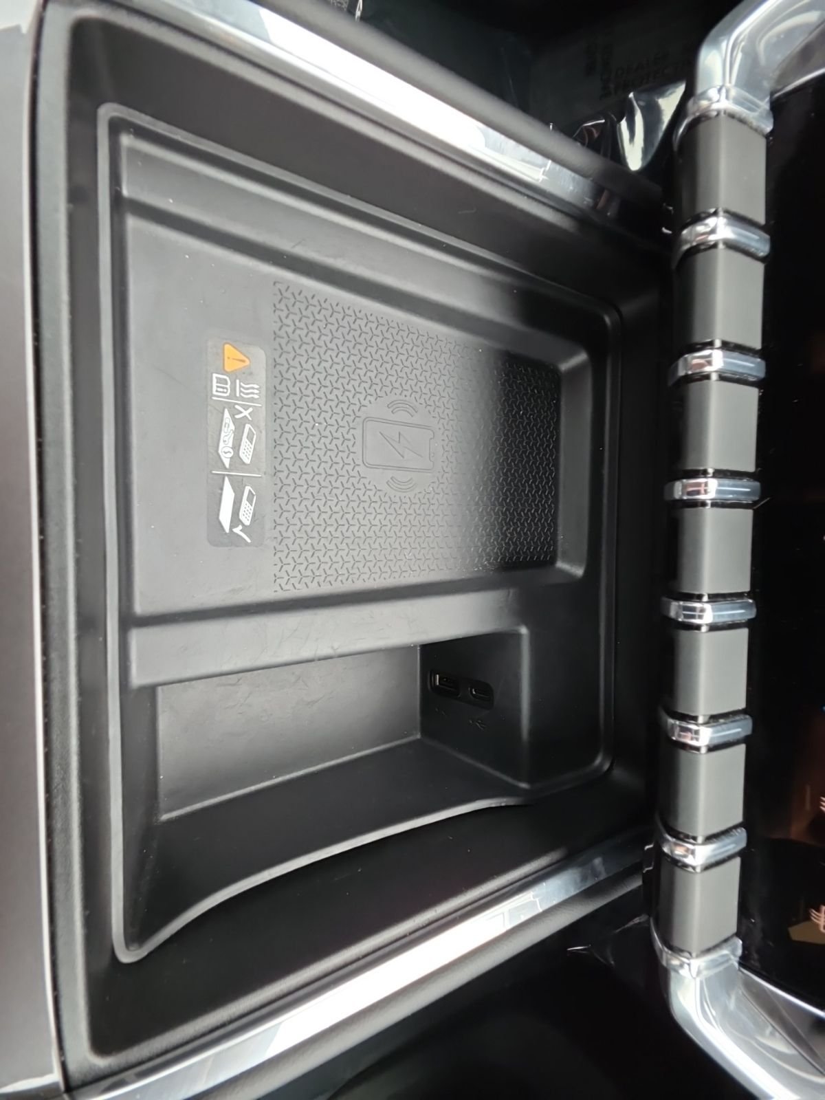 Used 2025 Black GMC Elevation image 17