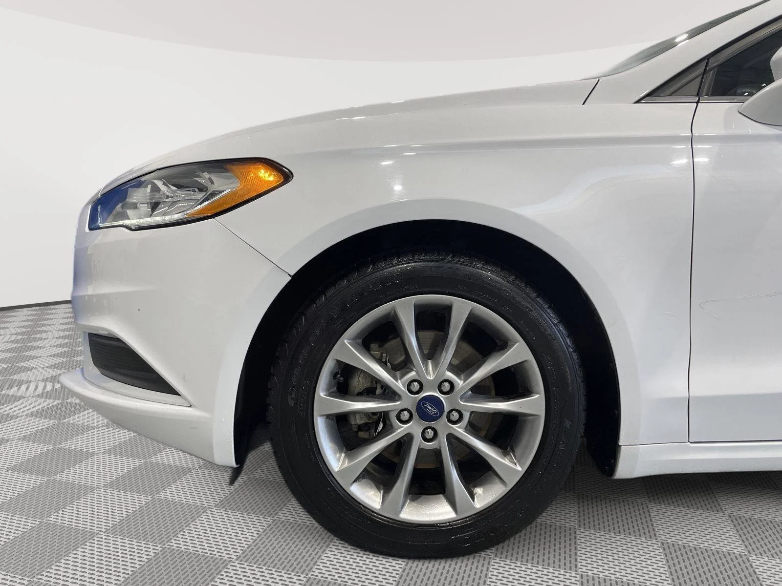 Used 2017 Oxford White Ford SE image 11