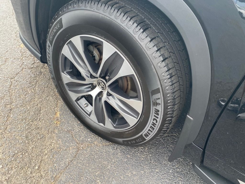 Used 2022 Black Toyota XLE image 38