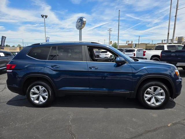 Used 2019 Blue Volkswagen 3.6L V6 SE image 9