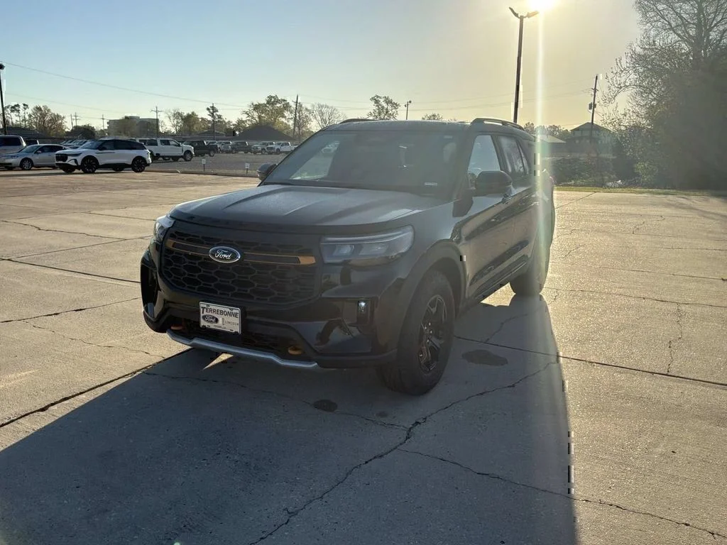 New 2026 Agate Black Metallic Ford Tremor® image 10