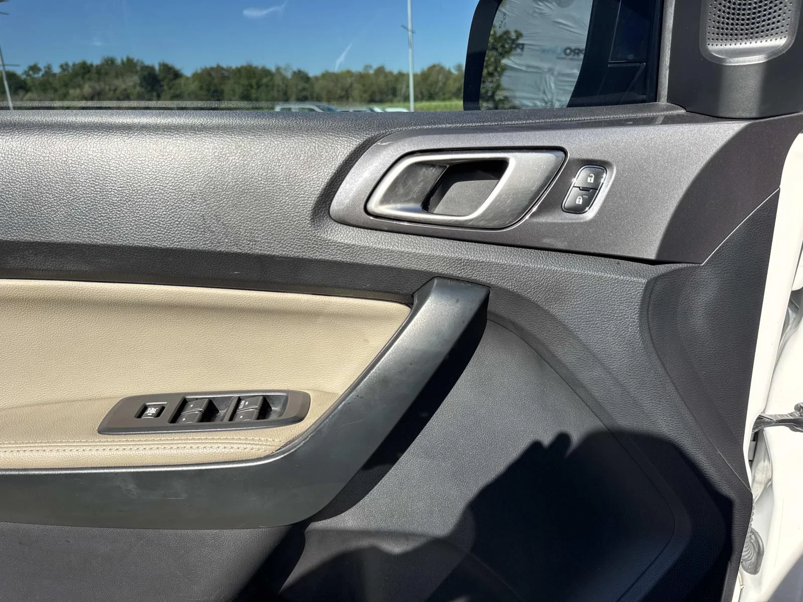 Certified Used 2020 White Platinum Tri-Coat Metallic Ford LARIAT image 19