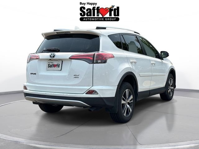 Used 2016 White Toyota XLE image 9