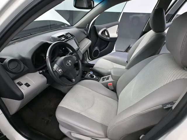 2012 Toyota RAV4 EV - Photo 20