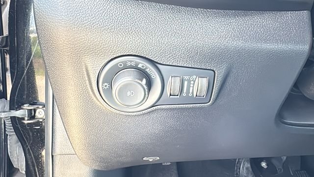 Certified Used 2025 Black Jeep Latitude image 20