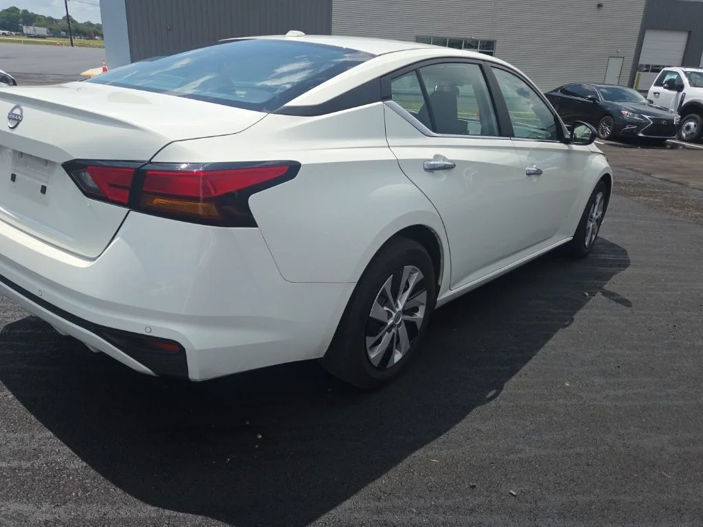 Used 2025 White Nissan 2.5 S image 11