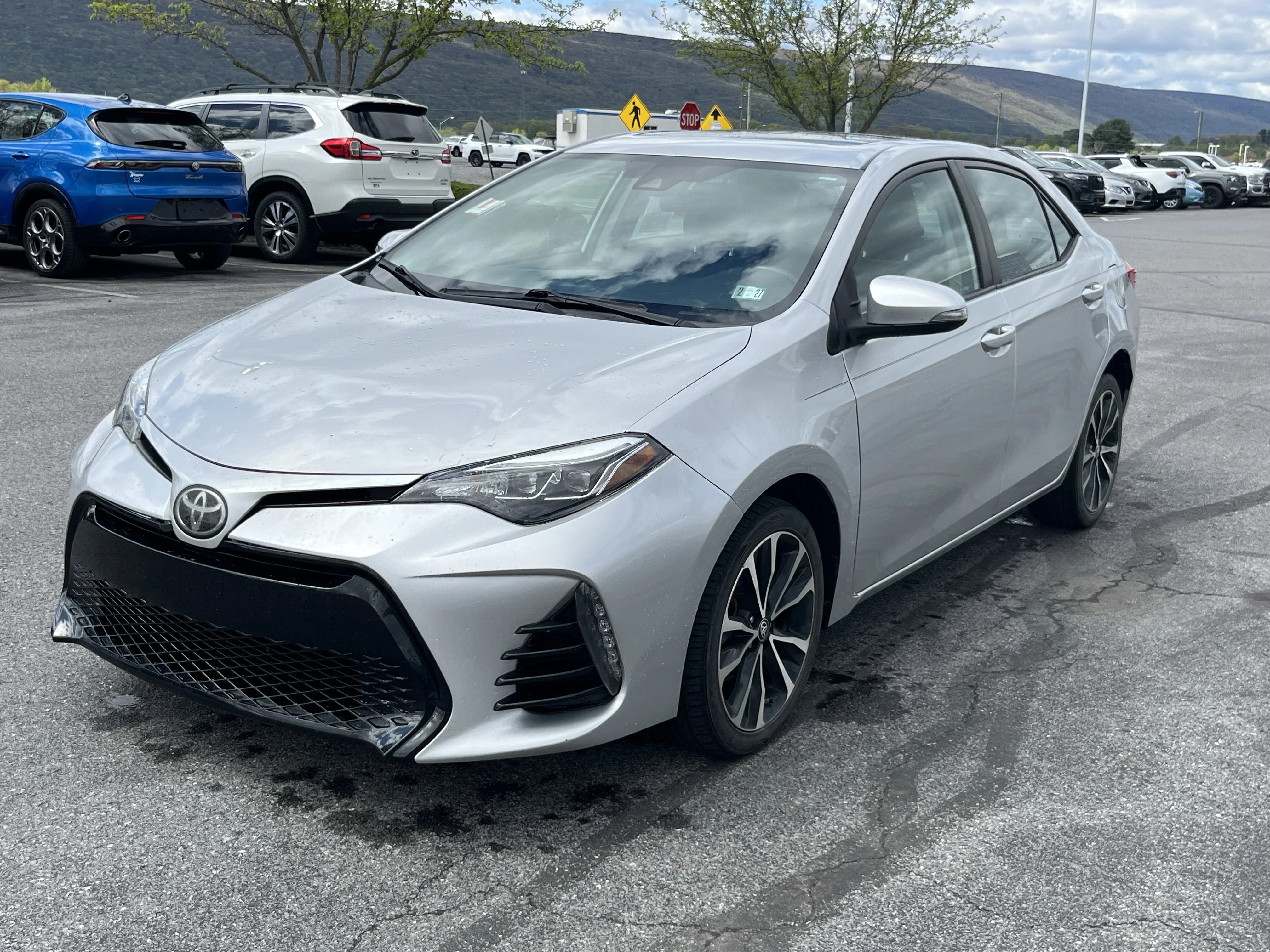 Used 2018 Classic Silver Metallic Toyota SE image 10