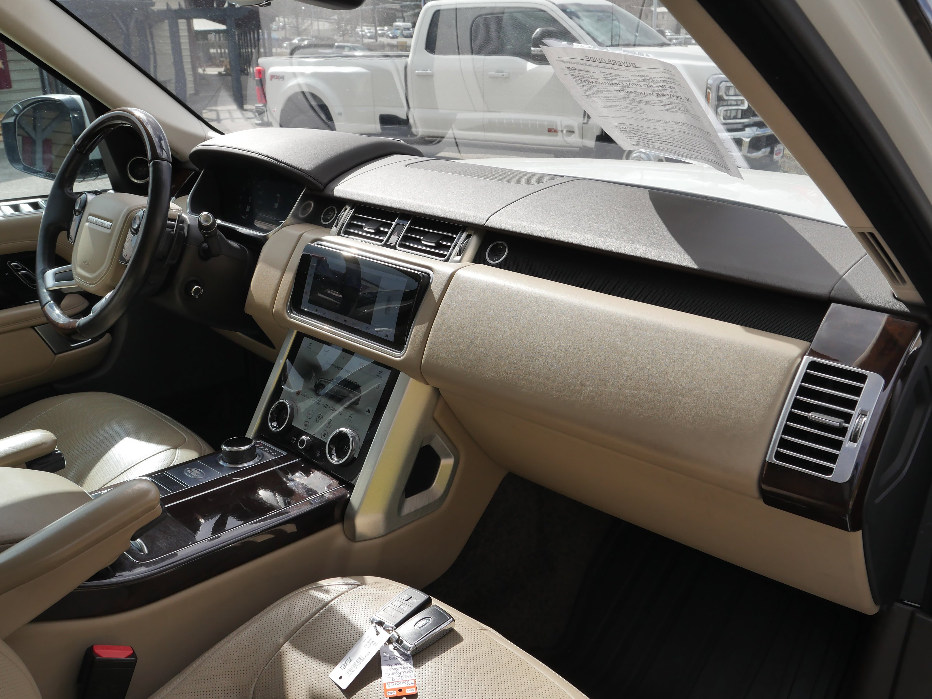 Used 2019 Fuji White Land Rover  image 33