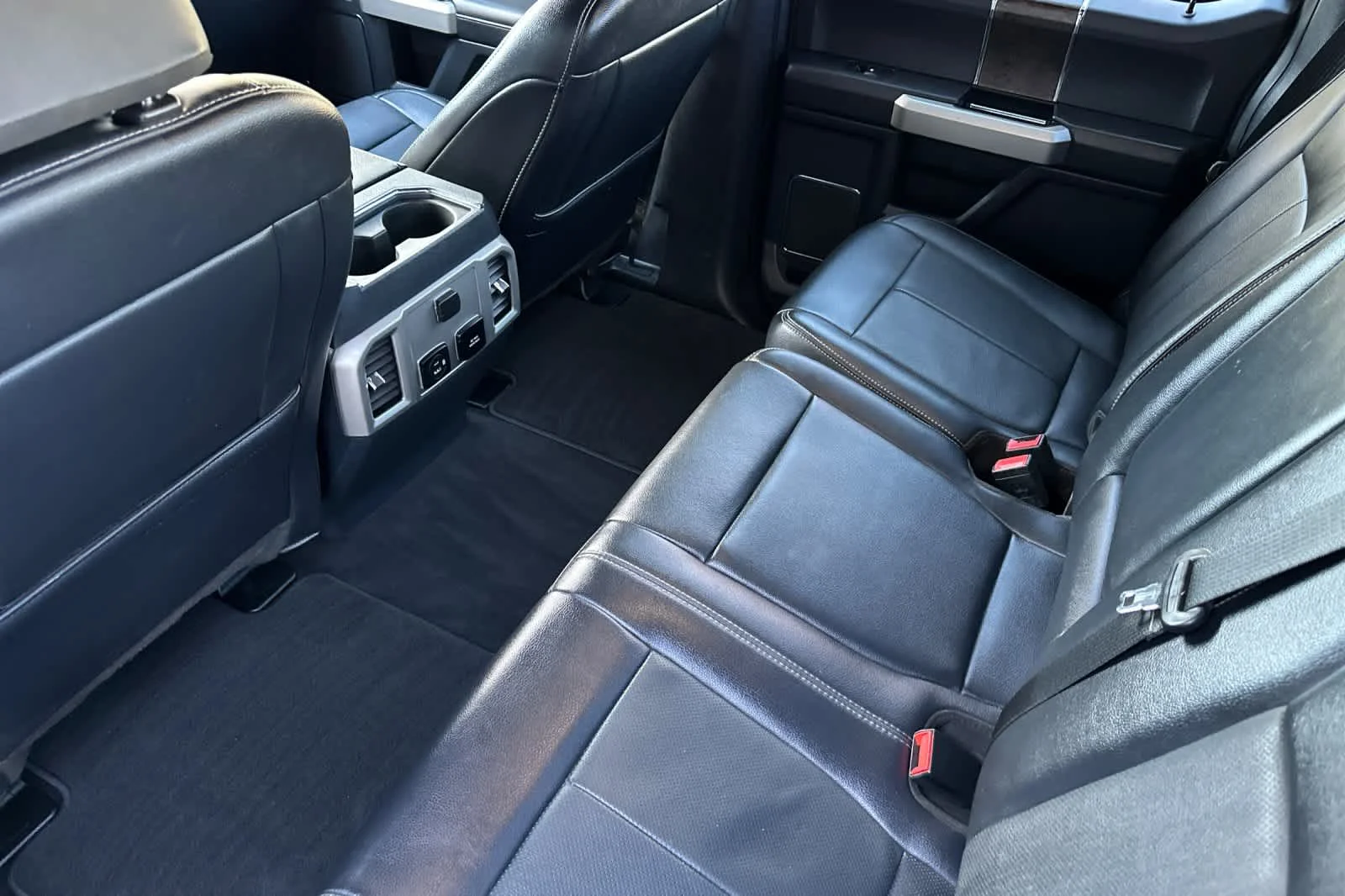 Used 2022 Stone Gray Metallic Ford LARIAT image 4