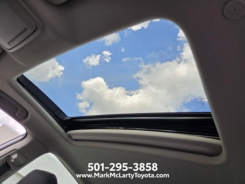 Used 2025 Solar Silver Metallic Honda SE CVT image 17