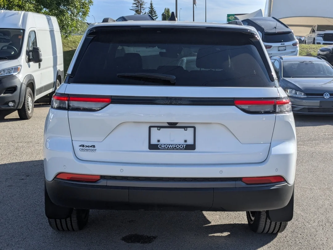 New 2026 White Jeep Altitude - - 4x4 - Power Sunroof - Trailer Tow Pkg - 20 Black Wheels - Remote Start & More! image 7