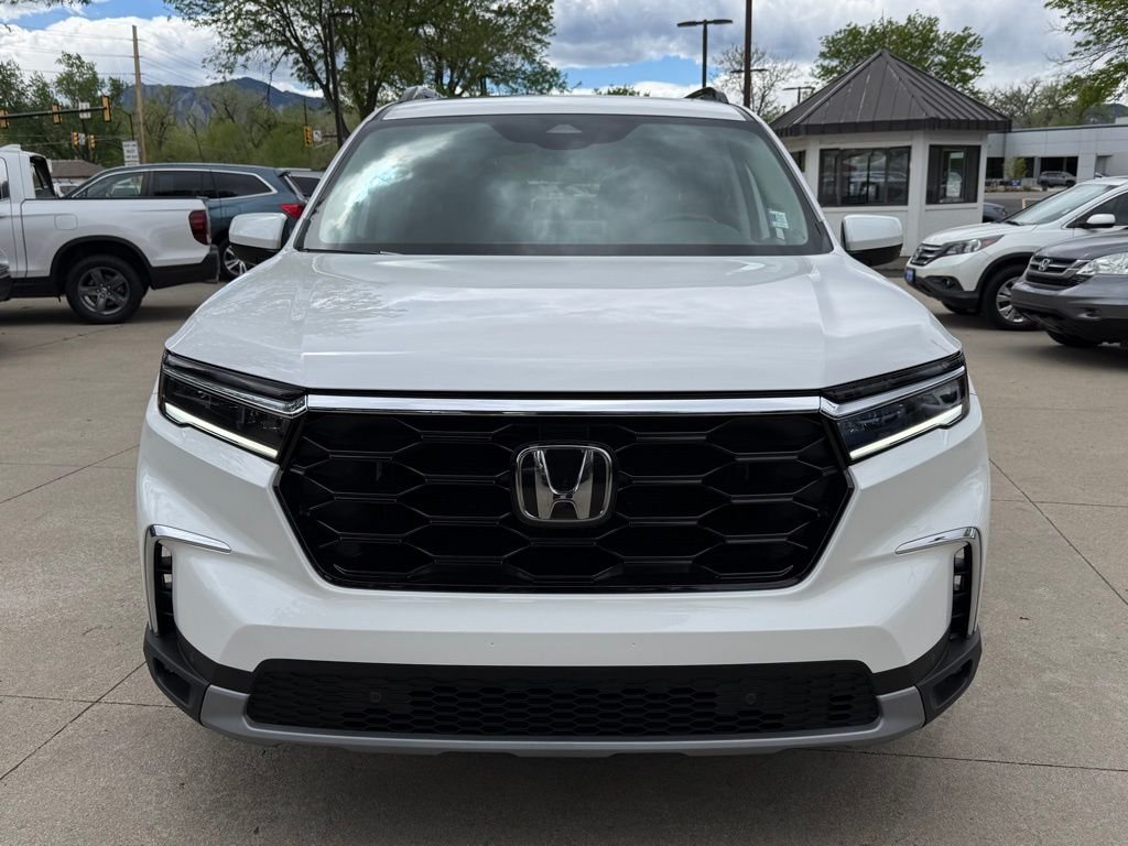 Certified Used 2025 Platinum White Pearl Honda AWD TRG image 11