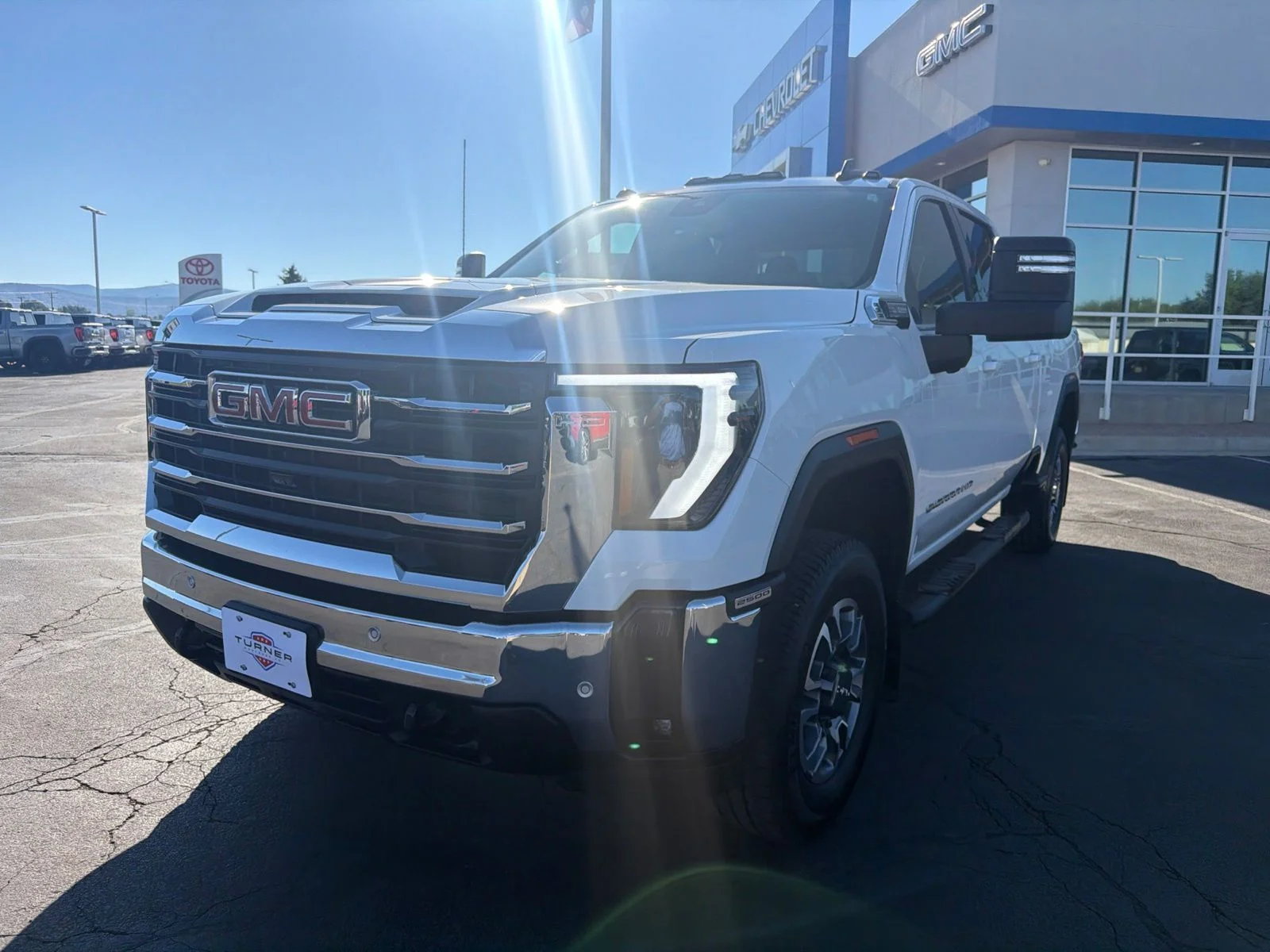 Used 2025 White GMC SLE image 4