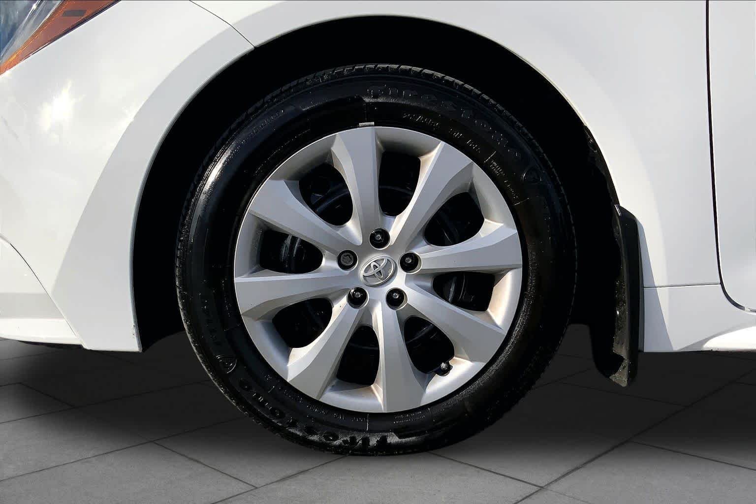 Used 2024 Ice Cap Toyota LE image 11