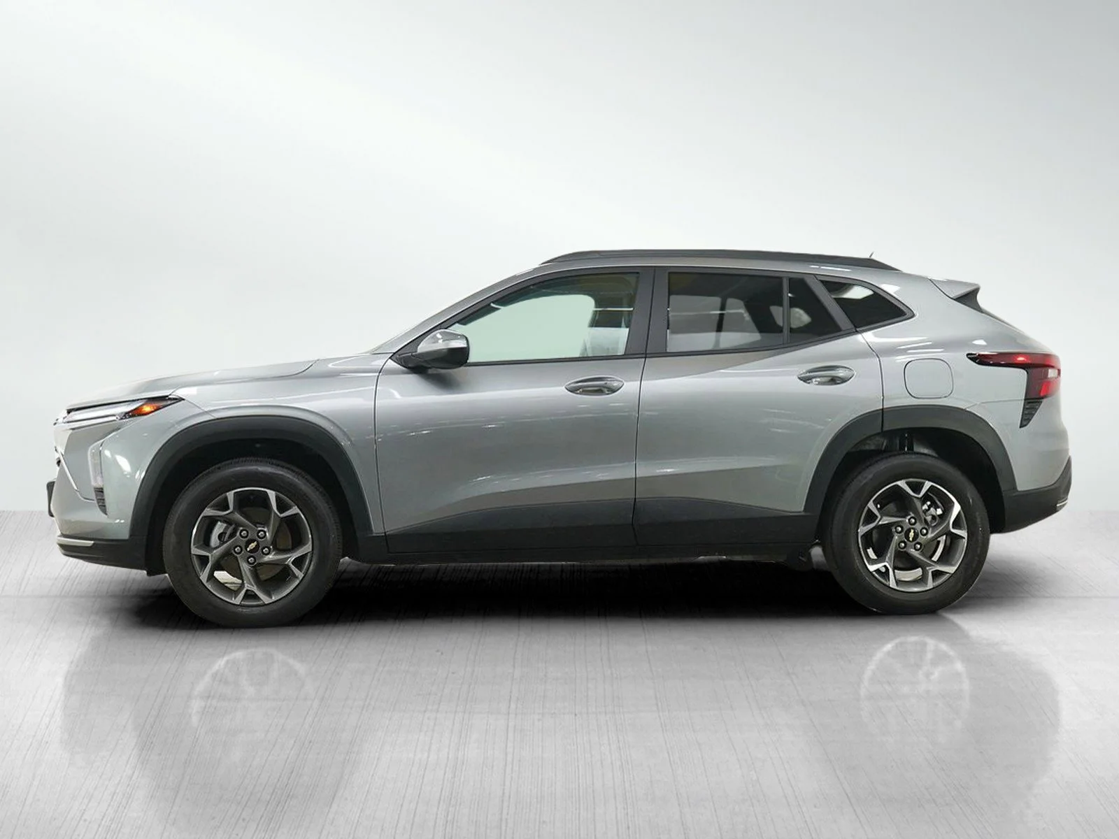 Used 2024 Chevrolet Trax LT with VIN KL77LHE24RC007928 for sale in White Bear Lake, Minnesota