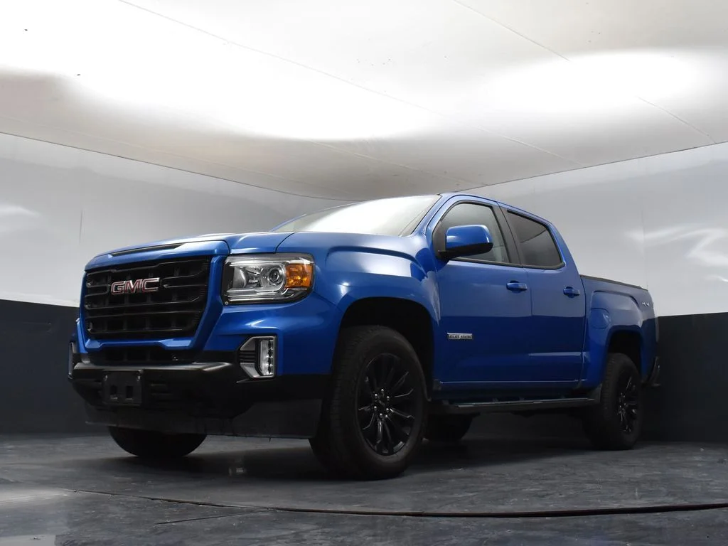 Used 2022 Blue Metallic GMC Elevation image 13