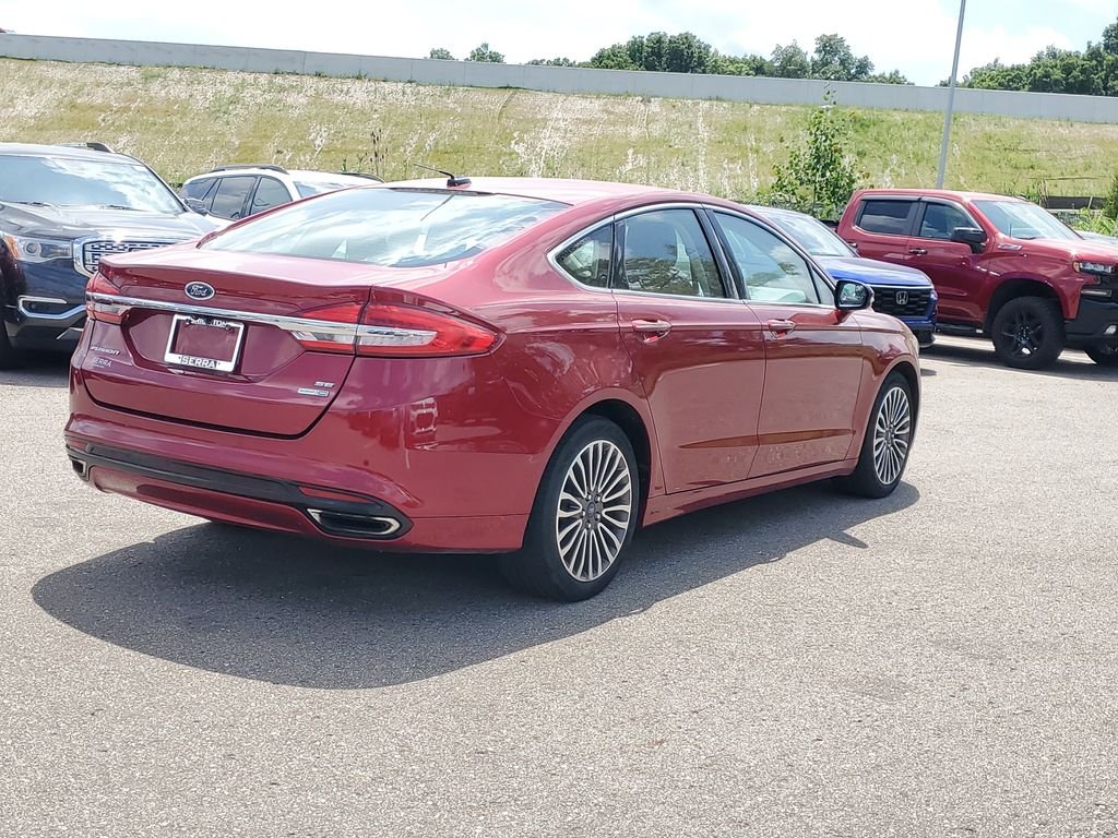 Used 2017 Red Ford SE image 3