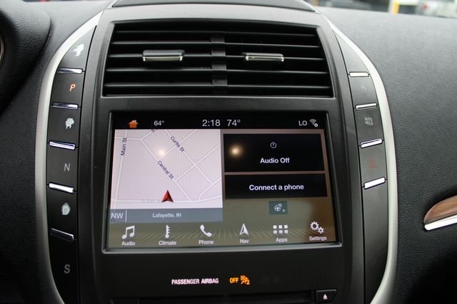 Used 2019 White Lincoln Reserve image 17