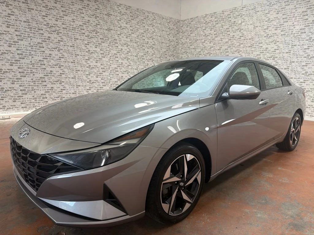 Used 2023 Fluid Metal Hyundai SEL image 3