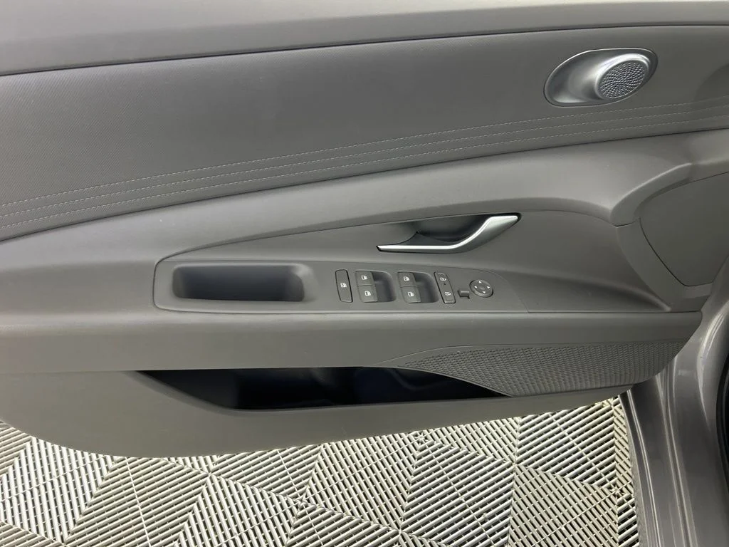 2024 Hyundai Elantra SEL - Photo 16