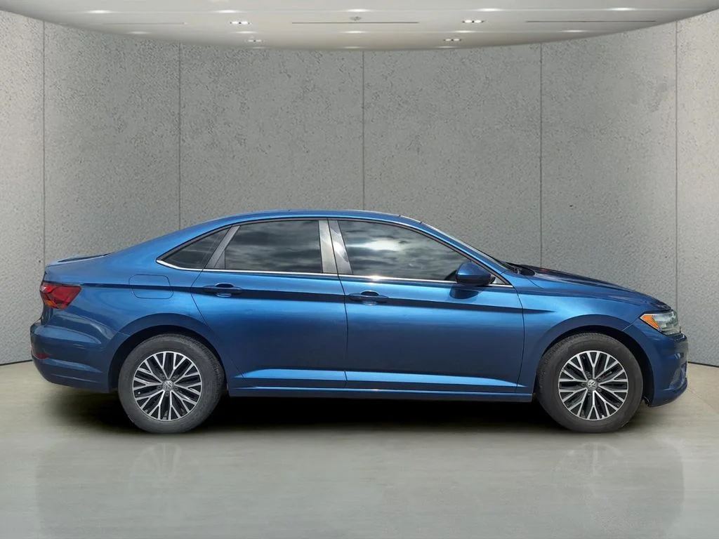 Used 2019  Volkswagen  image 5