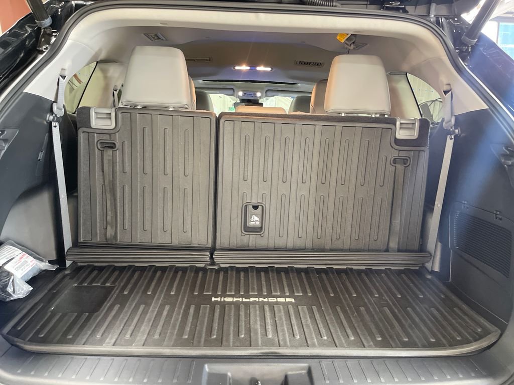 Used 2023 Black Toyota XLE image 21