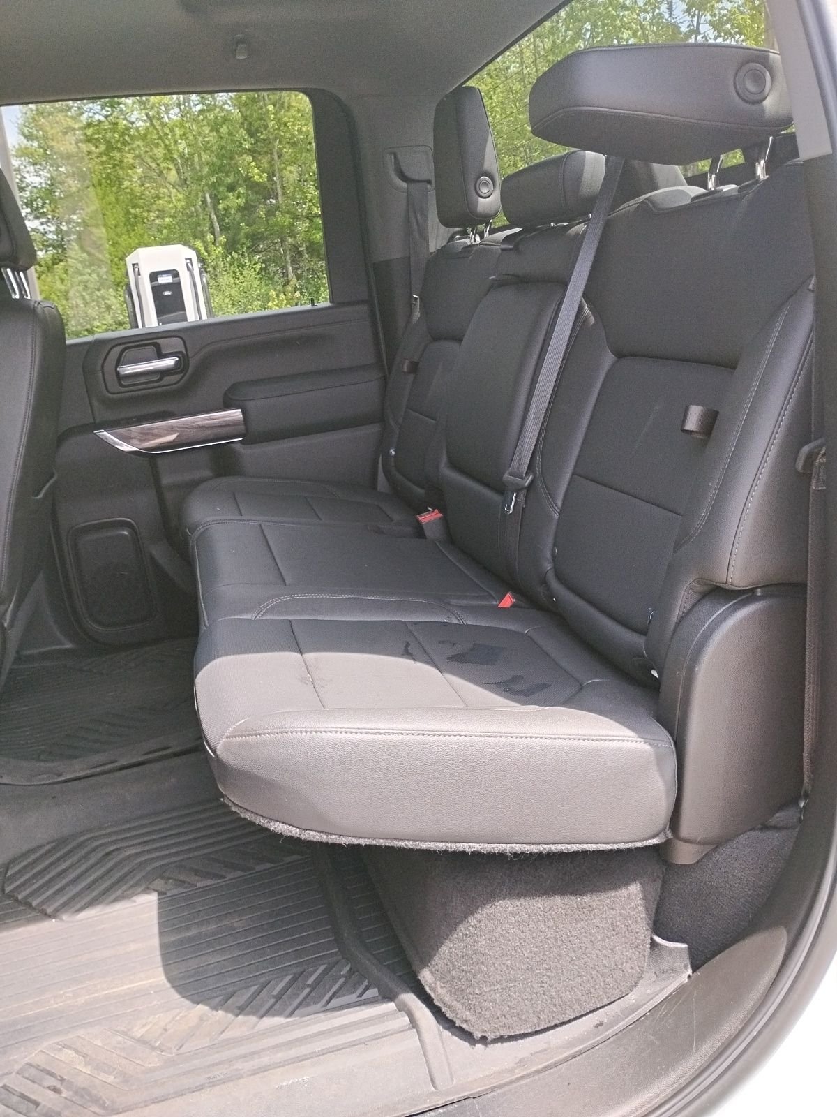 Used 2022 White Chevrolet LTZ image 10