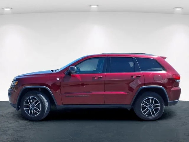 Used 2019 Red Jeep Trailhawk image 11