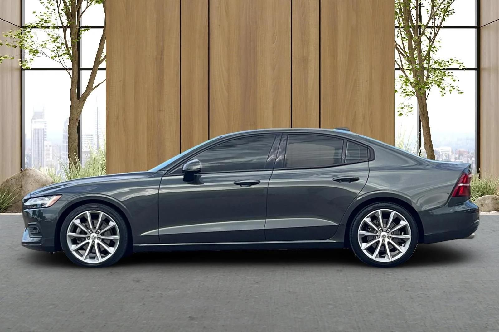 Used 2021 Gray Volvo Momentum image 7