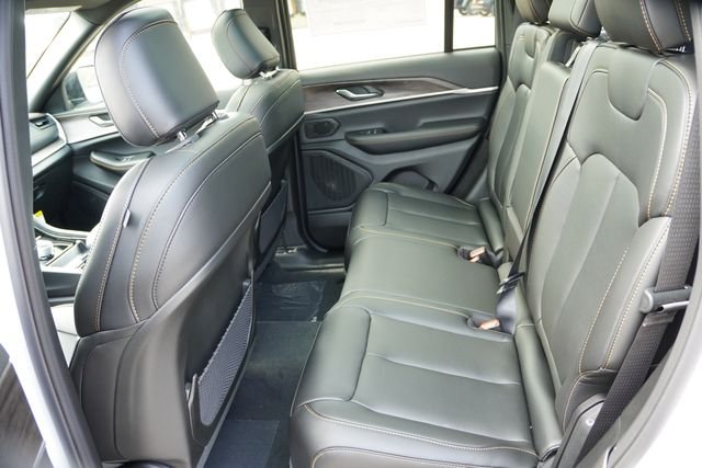 New 2026 Bright White Clear-Coat Exterior Paint Jeep Limited image 11