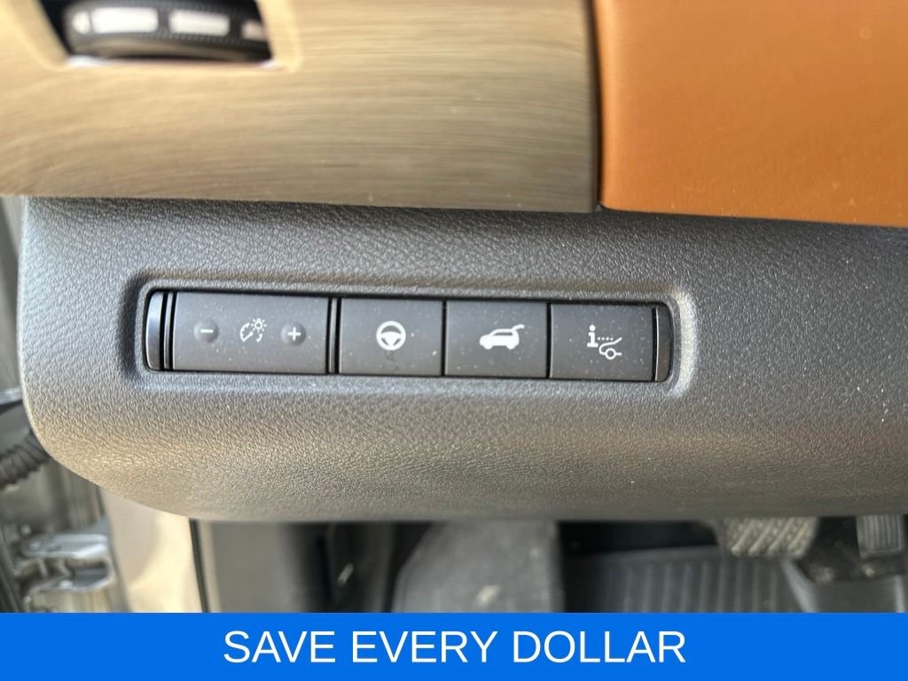 Used 2023 Silver Nissan Platinum image 10