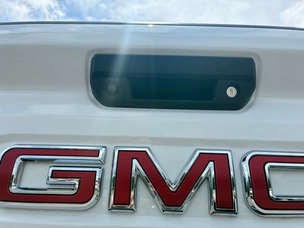 Used 2024 Summit White GMC Elevation image 13