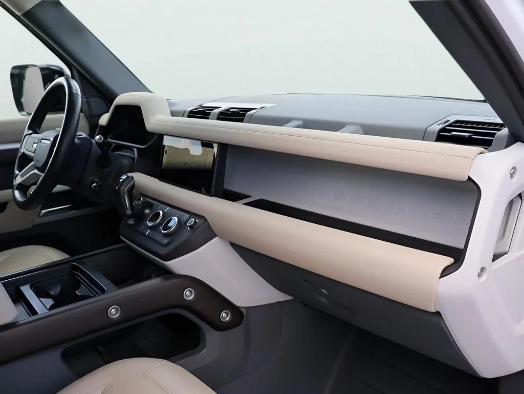 Used 2024 Fuji White Land Rover  image 9