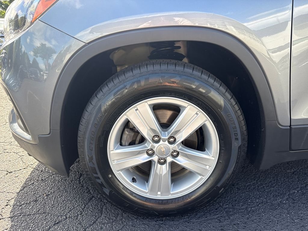 Used 2020 Gray Chevrolet LS image 11