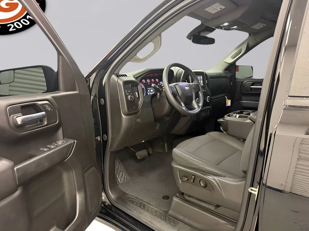Used 2023 Black Chevrolet Custom image 9