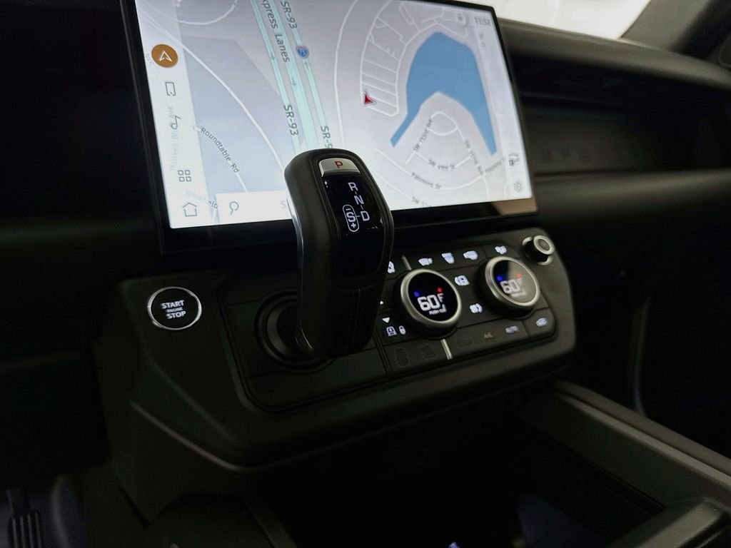 New 2026 Fuji White Land Rover X-Dynamic SE image 17
