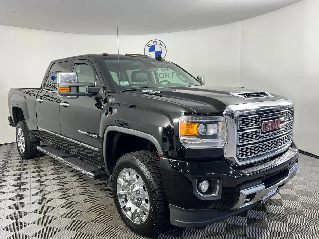 2019 GMC Sierra 4WD Crew Cab Standard Box Denali's photo
