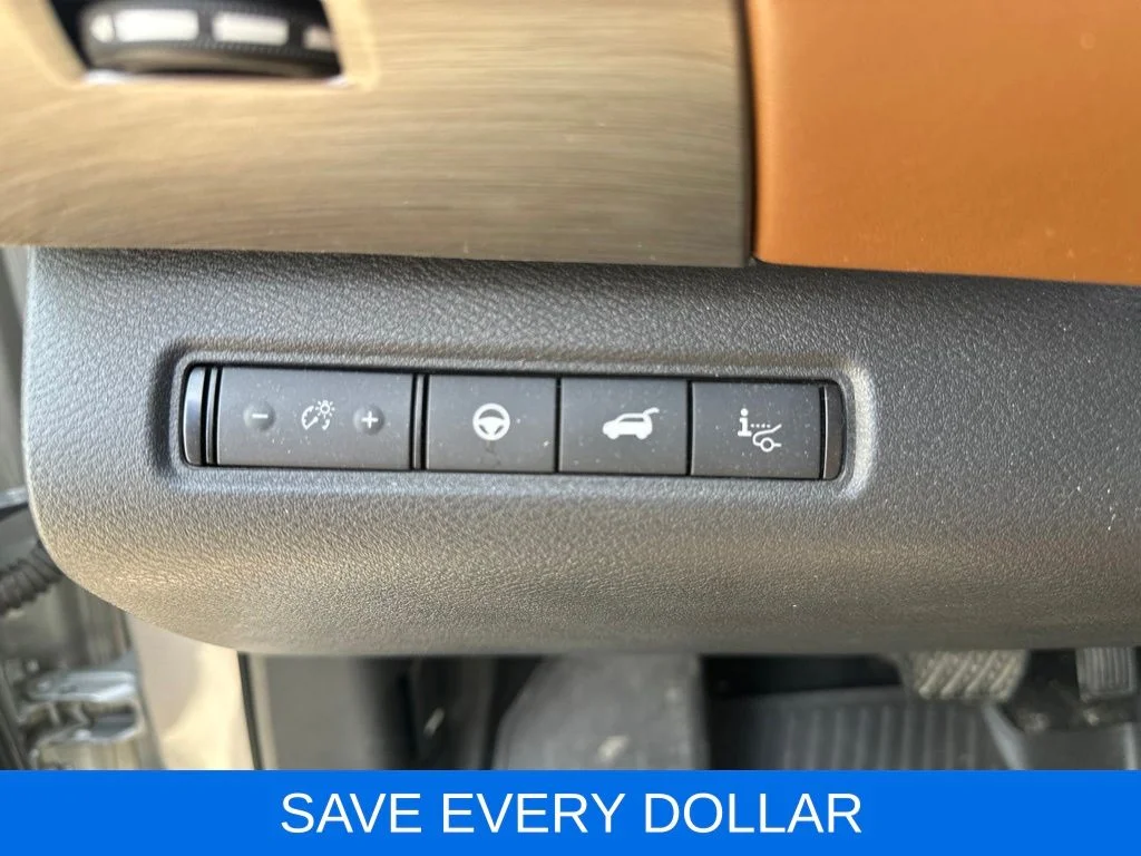 Used 2023 Silver Nissan Platinum image 10