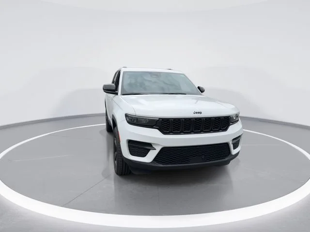 Used 2023 White/off-white Jeep Altitude X image 3